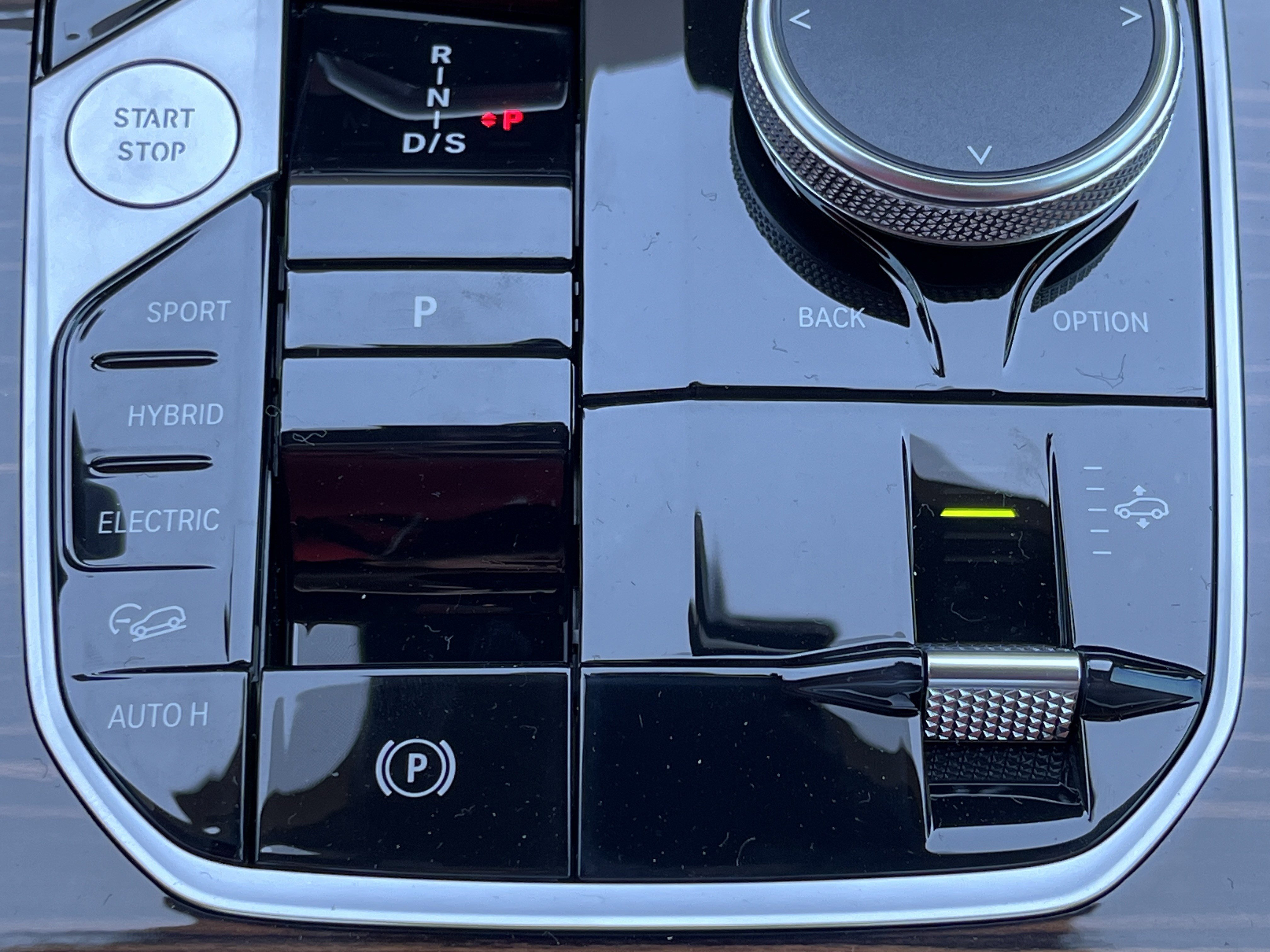 New 2026 Dravit Grey Metallic BMW xDrive50e image 9