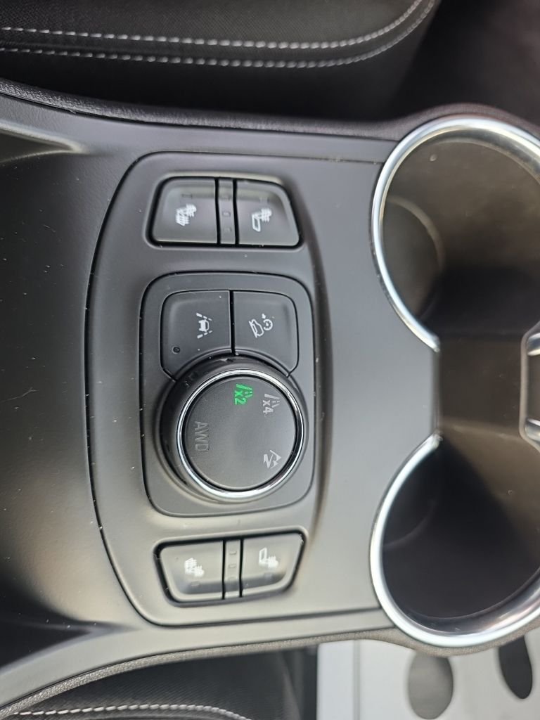 Used 2023 Red GMC SLE image 22