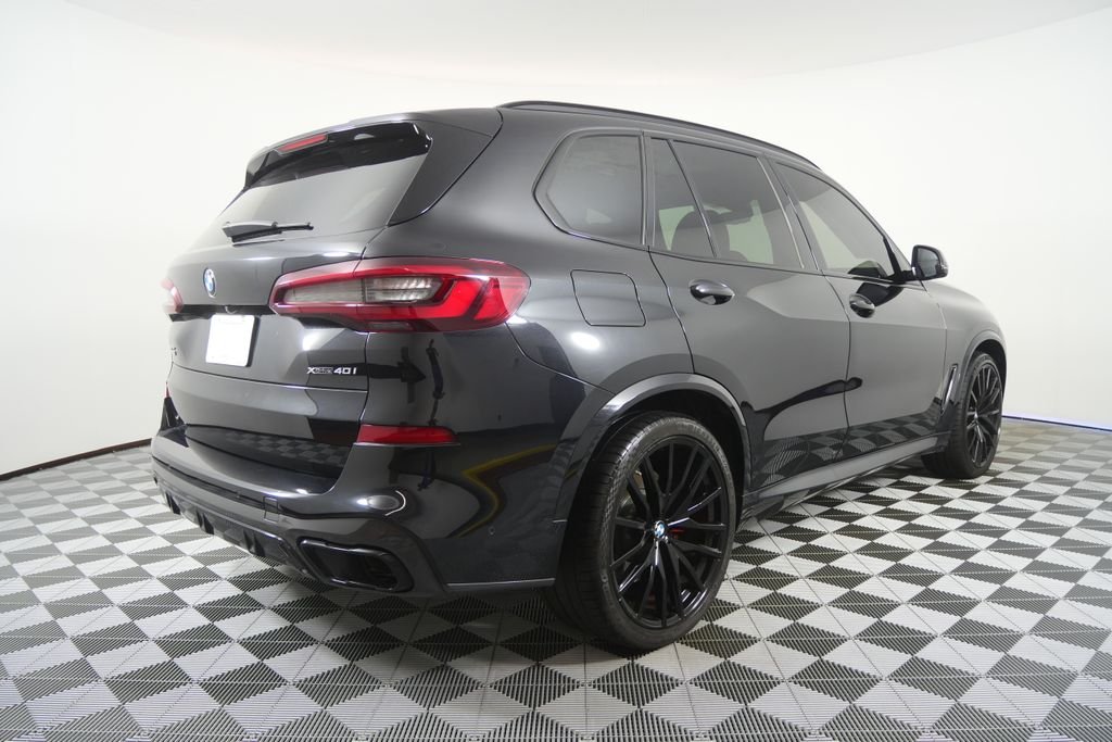 Used 2021 Black Sapphire Metallic BMW xDrive40i image 5
