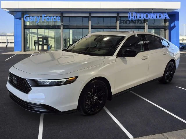 Certified Used 2025 Platinum White Pearl Honda SE image 4