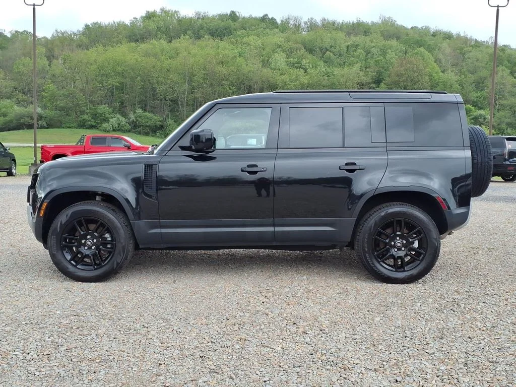 Used 2025  Land Rover S image 4