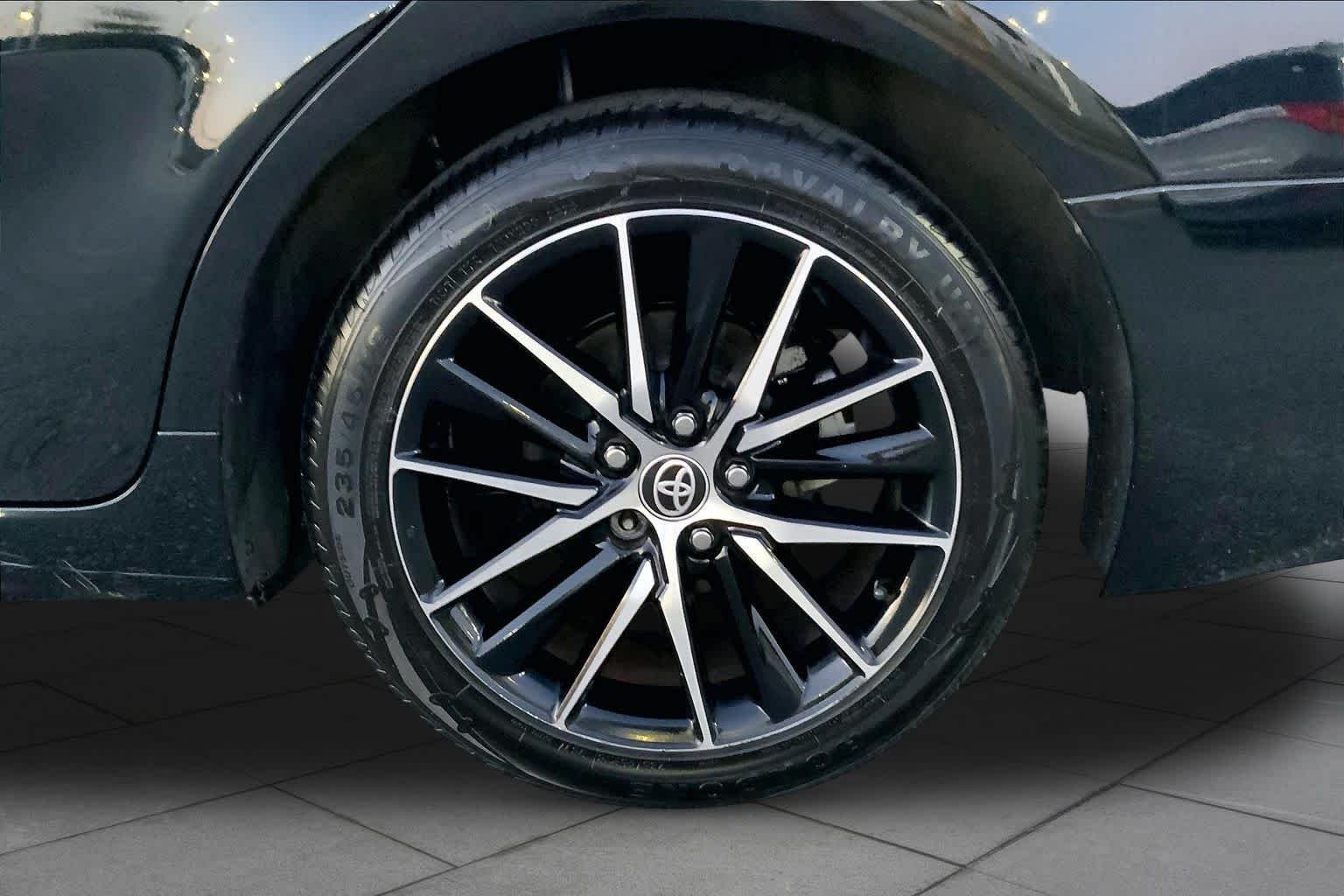 Used 2021 Midnight Black Metallic Toyota SE image 10
