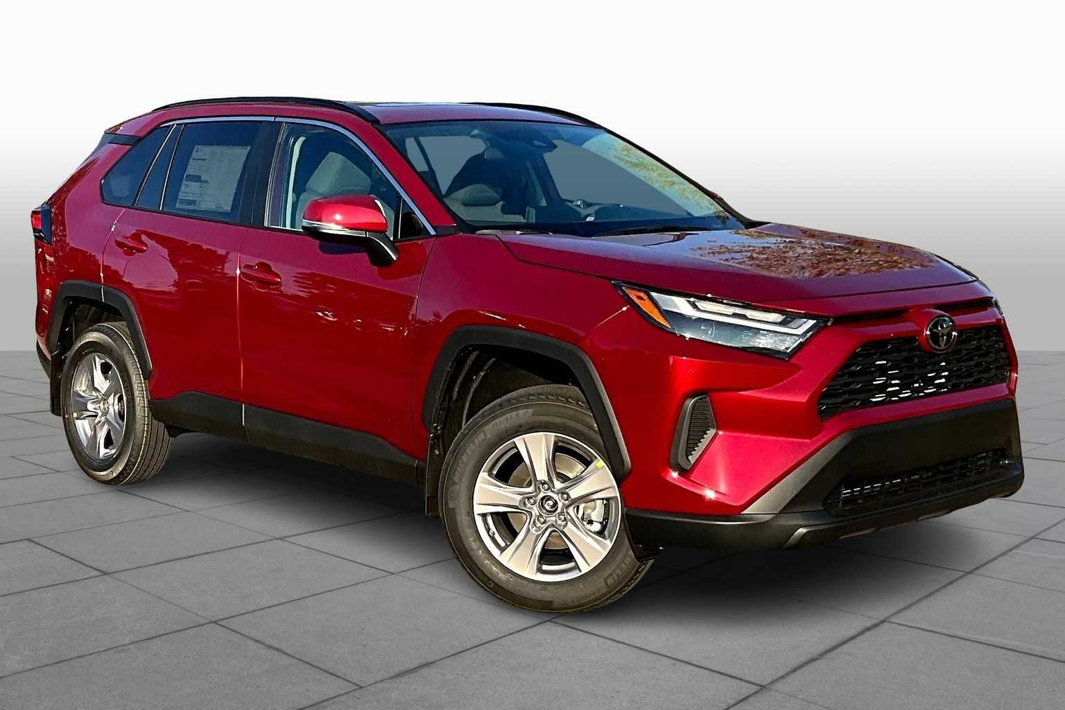 Used 2025 Ruby Flare Pearl Toyota XLE image 2