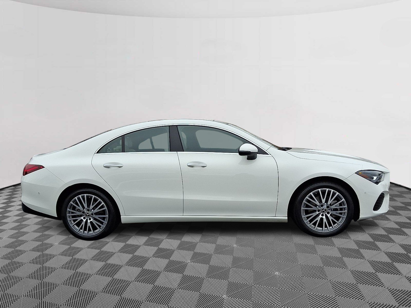 Certified Used 2025 Polar White - 149 Mercedes-Benz 4MATIC® image 7