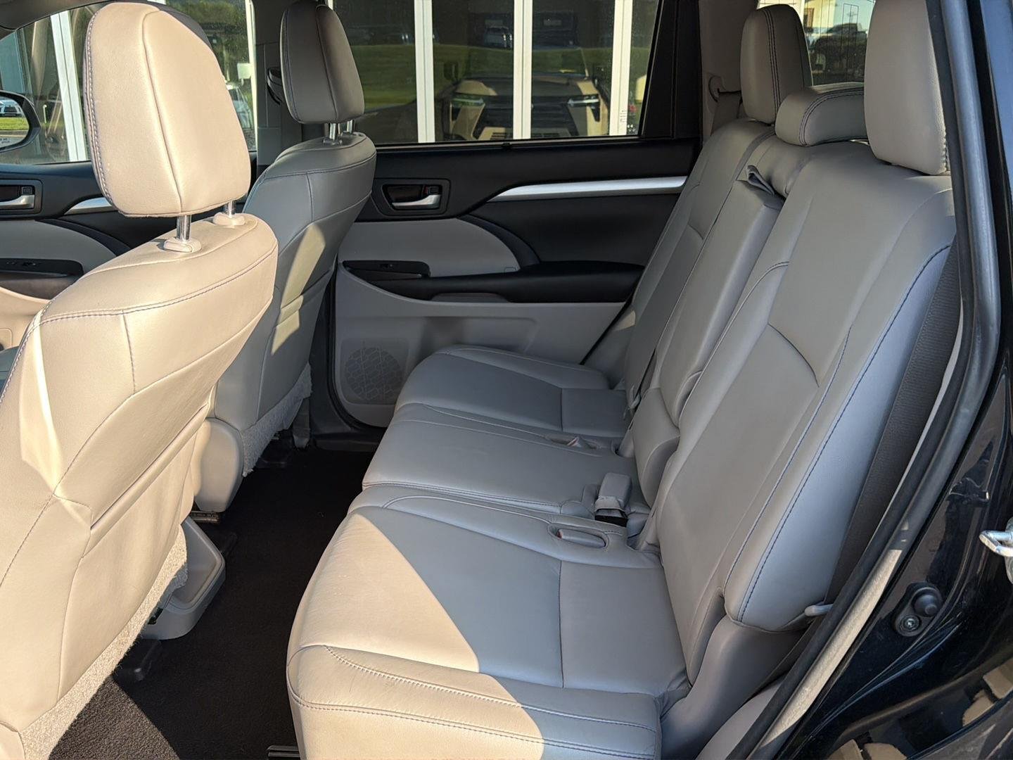 Used 2017 Midnight Black Metallic Toyota XLE image 11