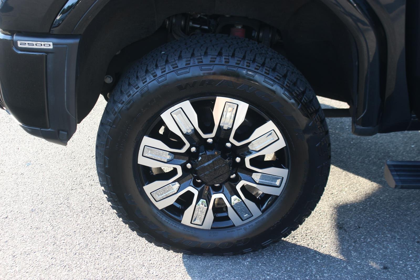 Used 2024 Onyx Black GMC AT4 image 41