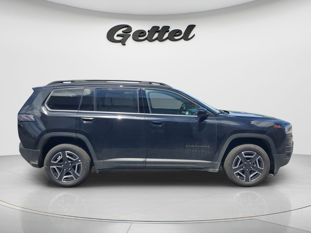 New 2026 Diamond Black Crystal Pearl-Coat Exterior Paint Jeep Limited image 3