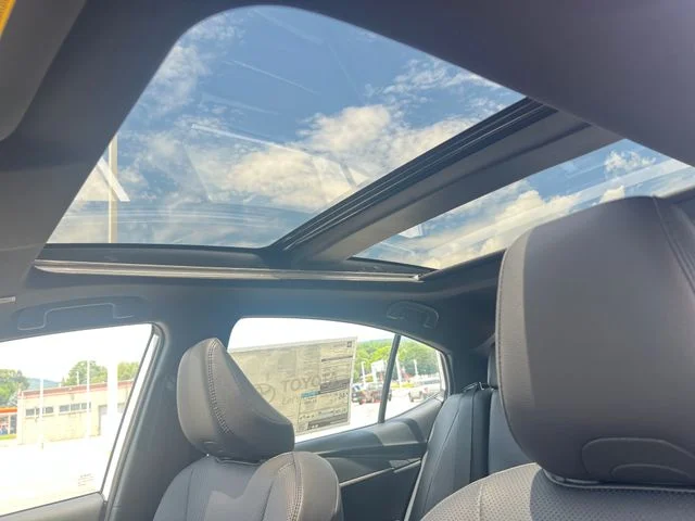 New 2026 Wind Chill Pearl w/Midnight Black Metallic Roof Toyota XSE image 20