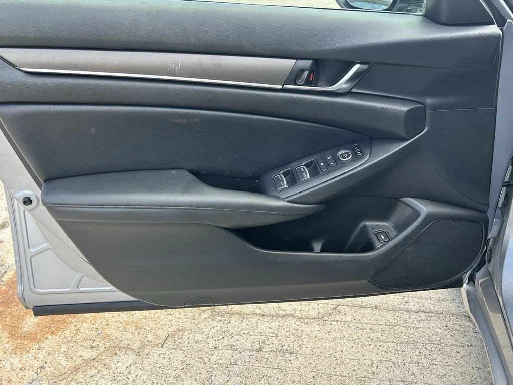 Used 2022 Silver Honda LX image 10