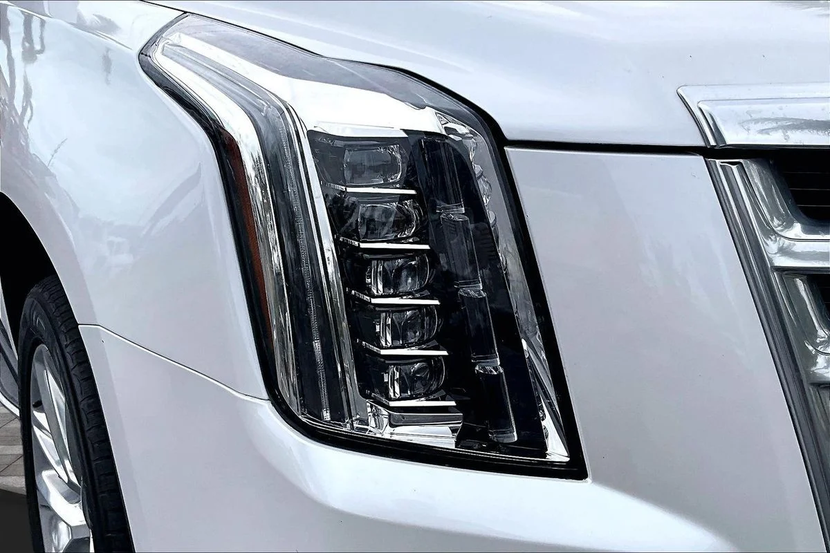 Used 2020 White Cadillac Luxury image 33