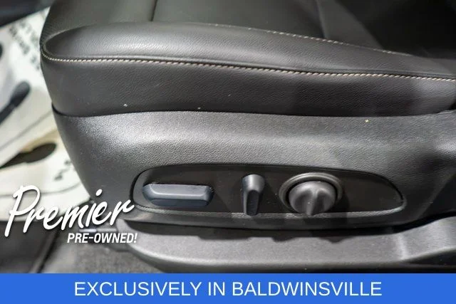 Used 2023 Silver GMC SLT image 18
