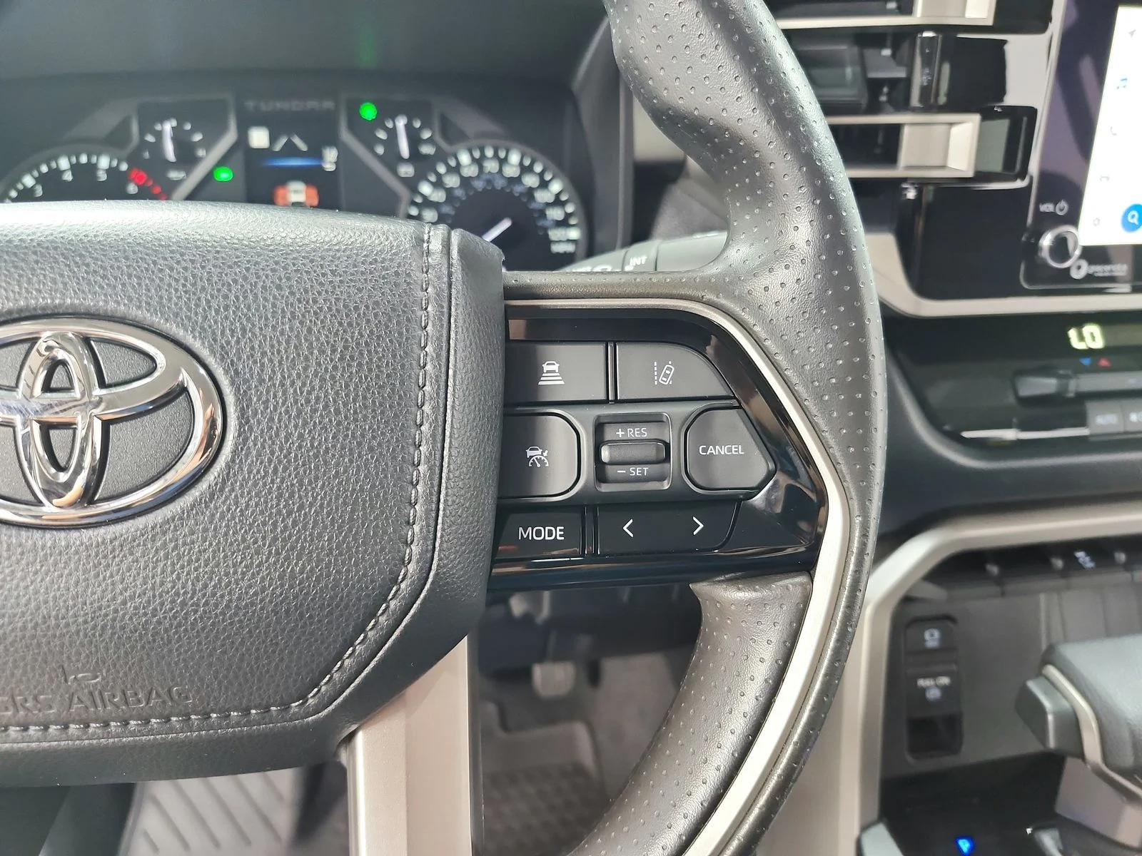 Used 2022 White Toyota SR5 image 23