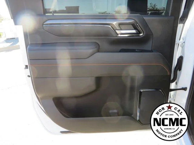 Used 2025 White GMC AT4 image 44