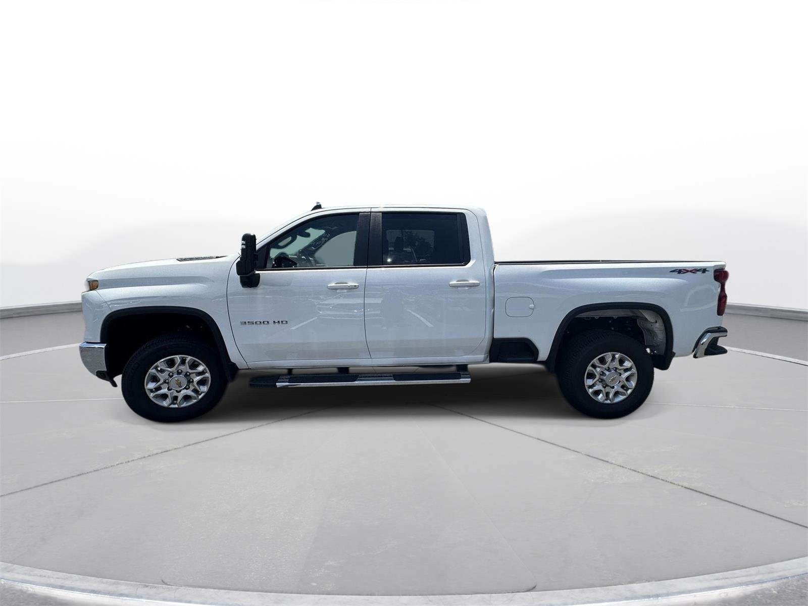 Used 2025 Summit White Chevrolet LT image 9