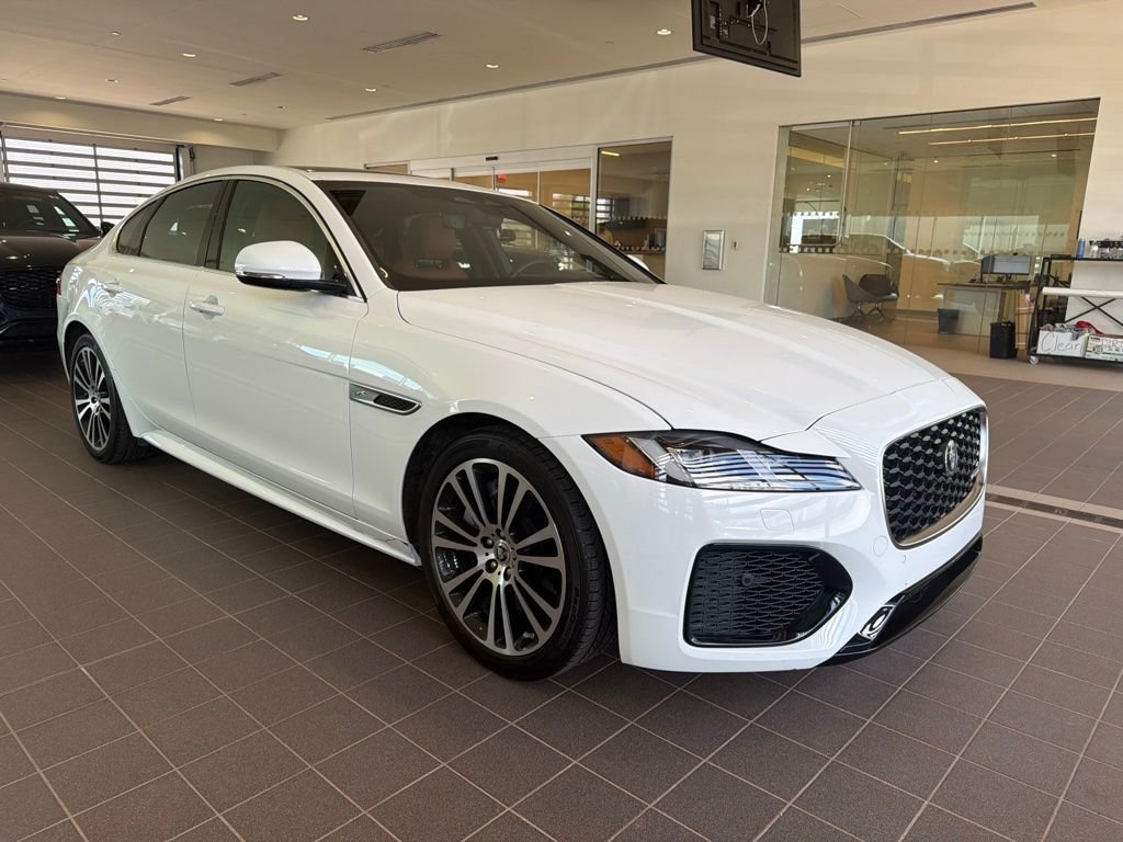 Used 2024 White Jaguar R-Dynamic SE image 7
