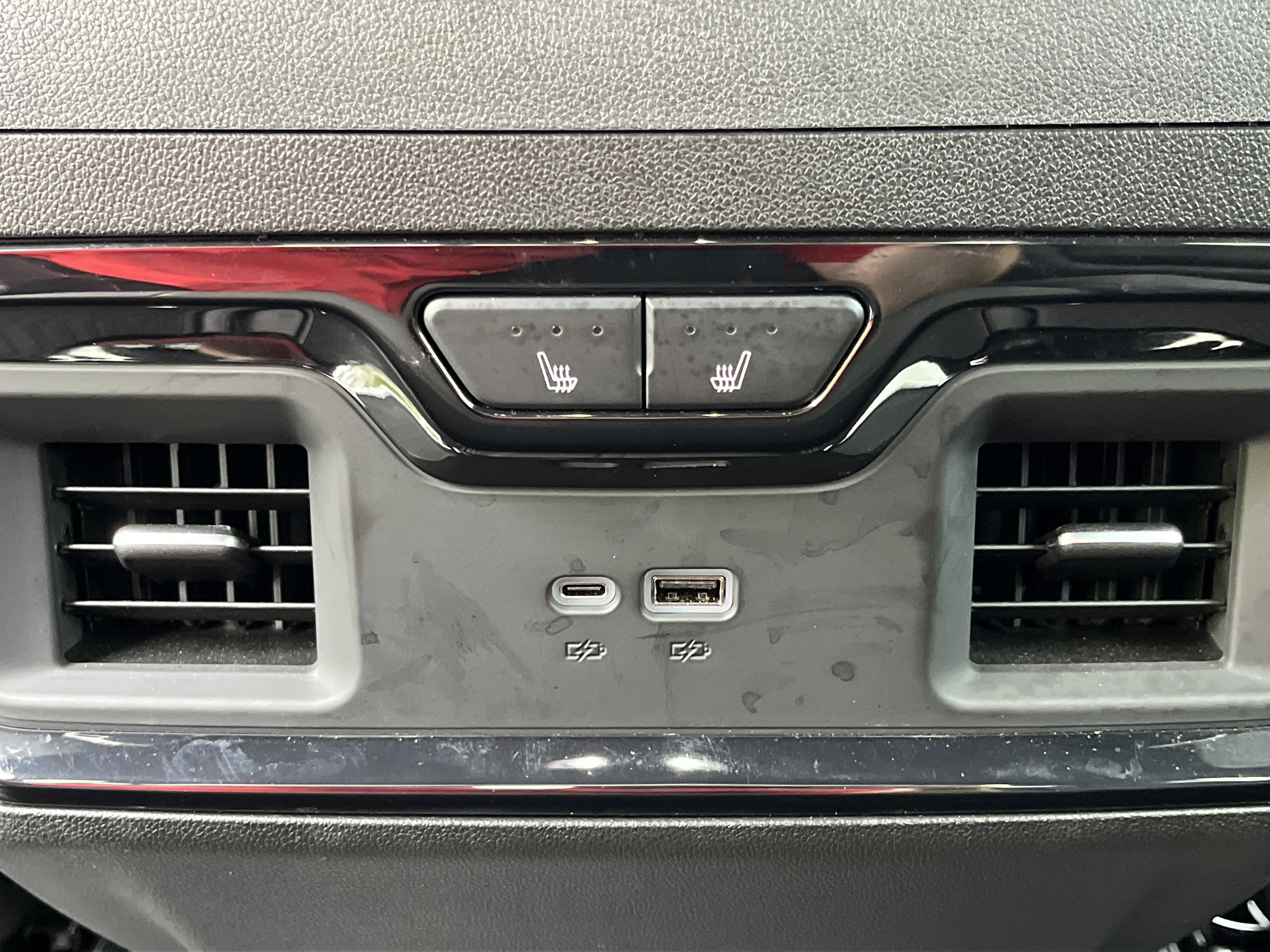 Used 2025 Summit White GMC AT4 image 23