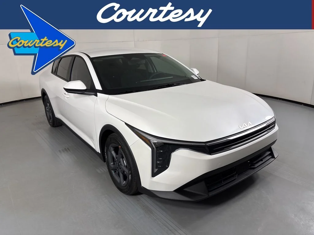 2026 Kia K4 LXS AT's photo
