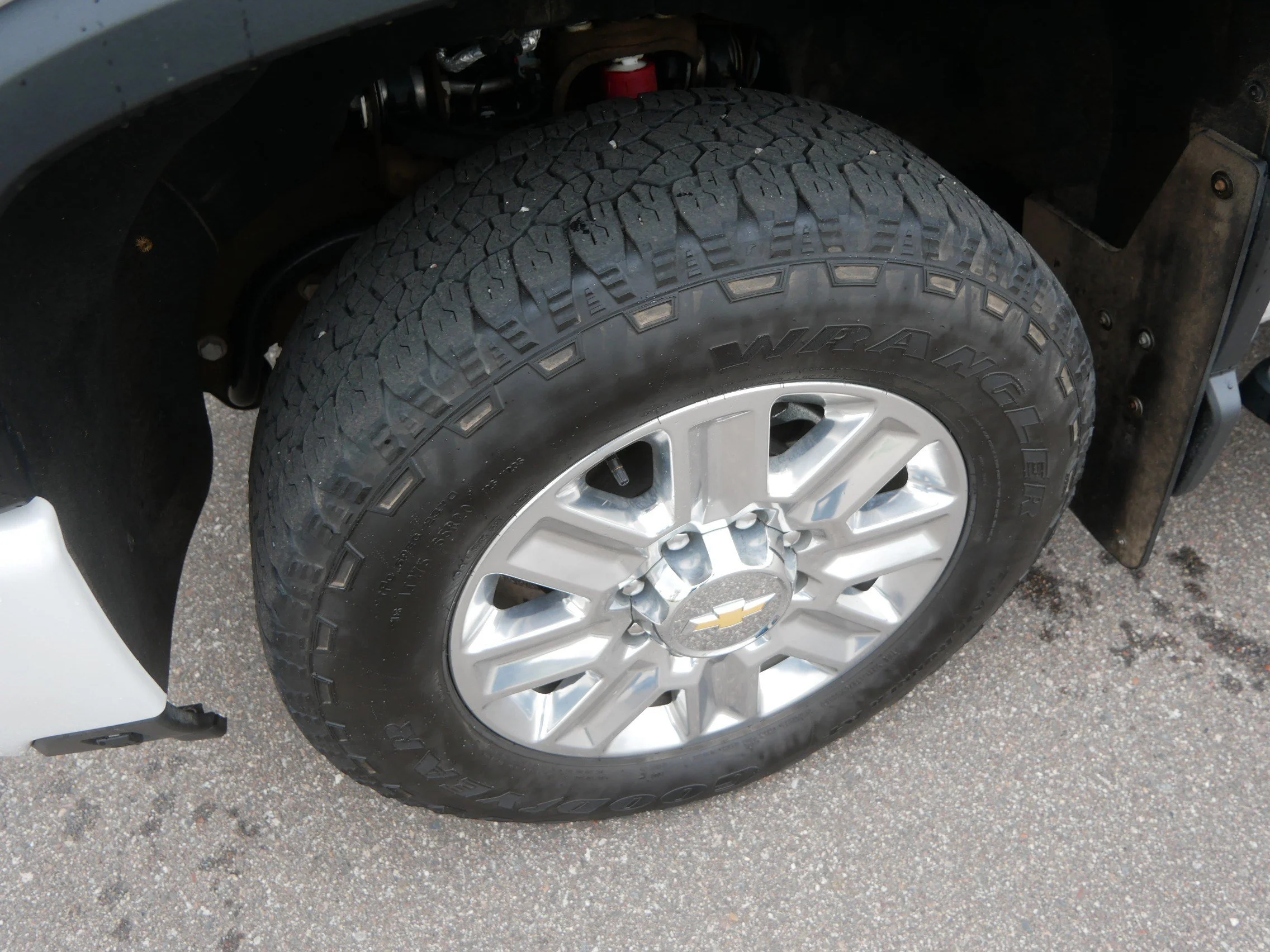 Used 2025 Iridescent Pearl Tricoat Chevrolet High Country image 18