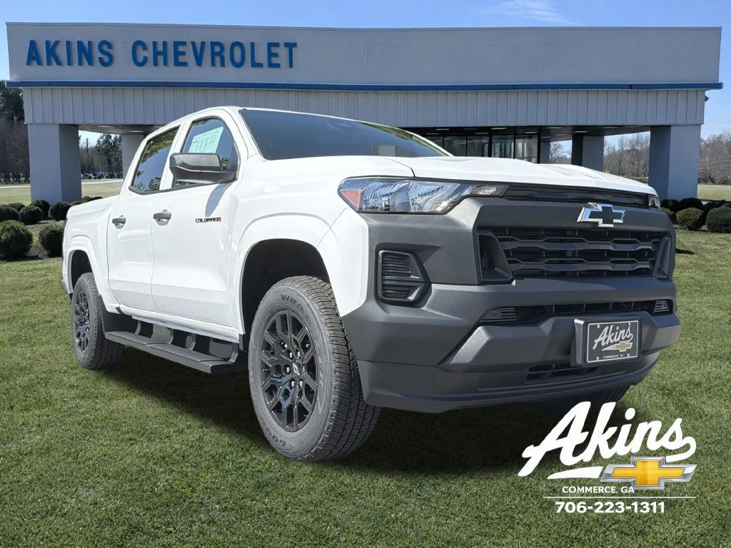 New 2026 Summit White Chevrolet WT image 7
