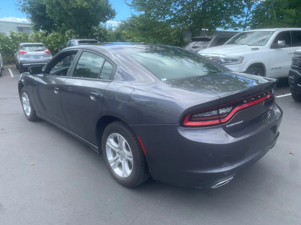 Used 2022 Granite Crystal Metallic Clearcoat Dodge SXT image 2