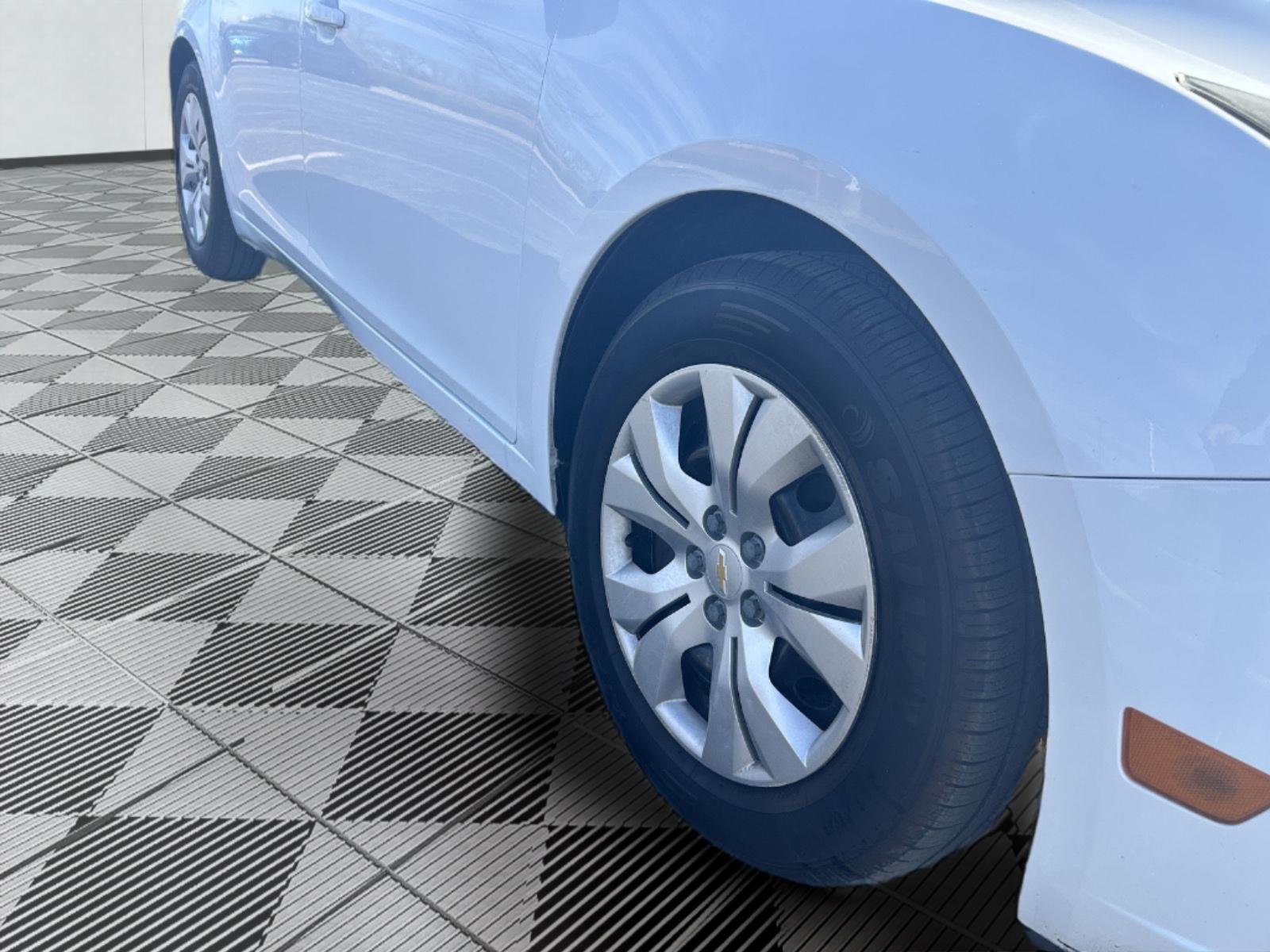 Used 2014 Chevrolet Cruze LS with VIN 1G1PA5SHXE7443484 for sale in Kansas City