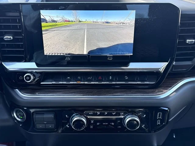 Used 2022 Silver GMC Elevation image 16