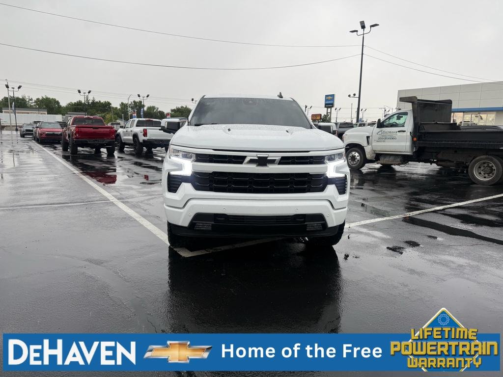 Used 2024 Summit White Chevrolet RST image 9
