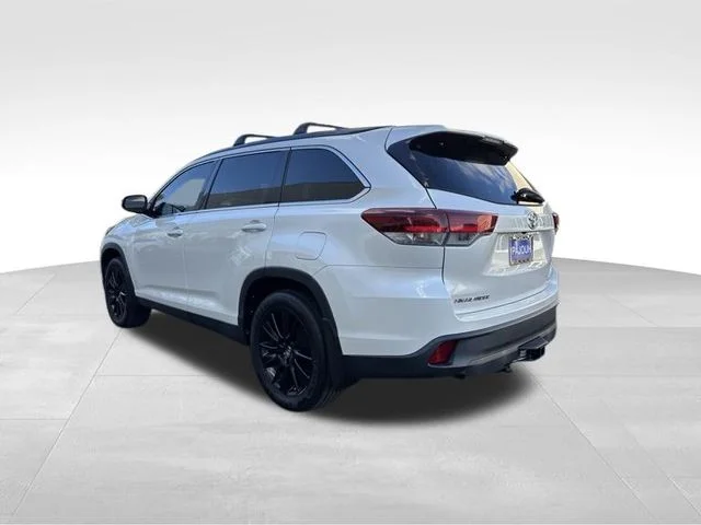 Used 2019 White Toyota SE image 5