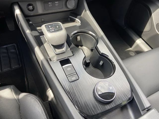 2025 Nissan Rogue SL - Photo 13