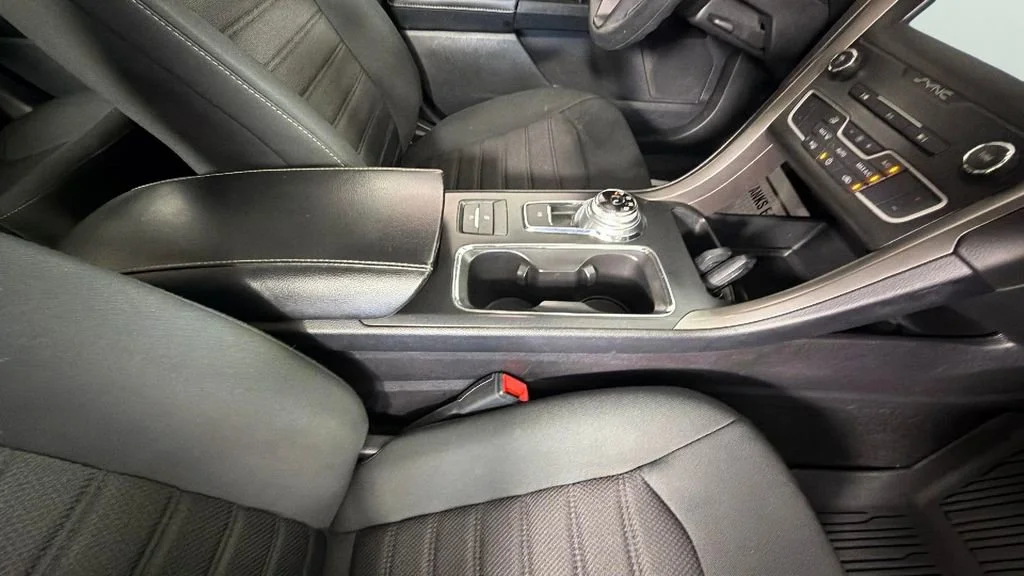 Used 2020 Red Ford SE image 35