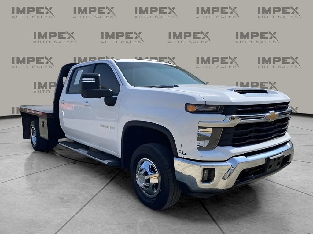 Used 2024 White Chevrolet LT image 4