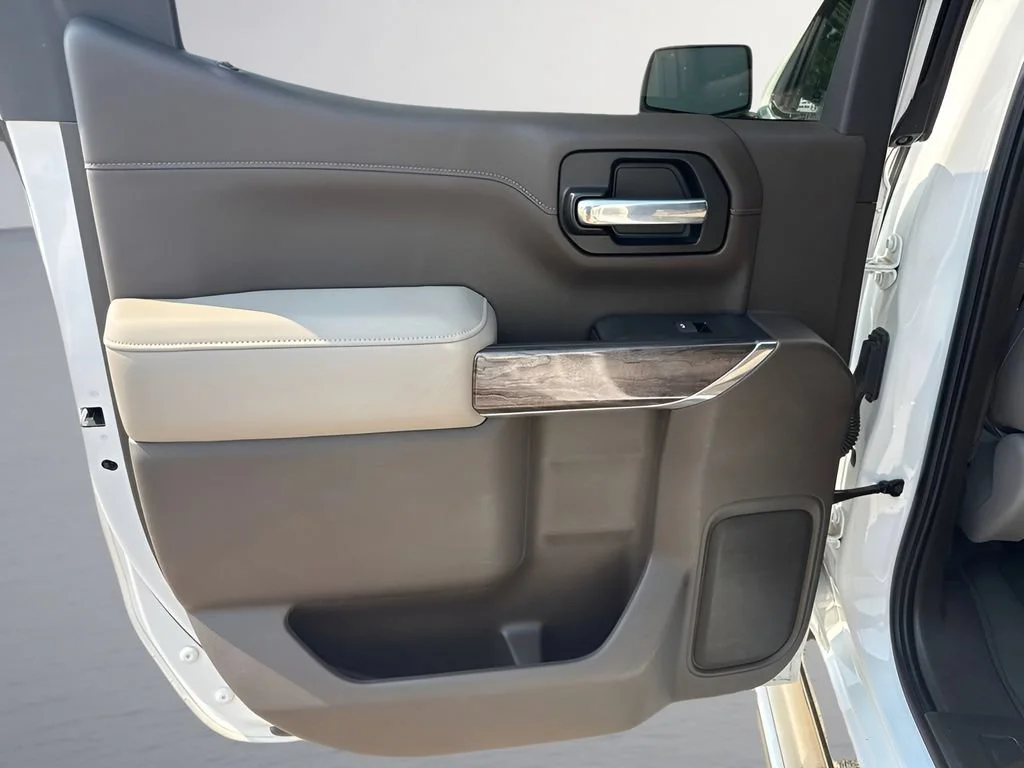 Used 2020 SUMMIT WHITE Chevrolet LTZ image 26