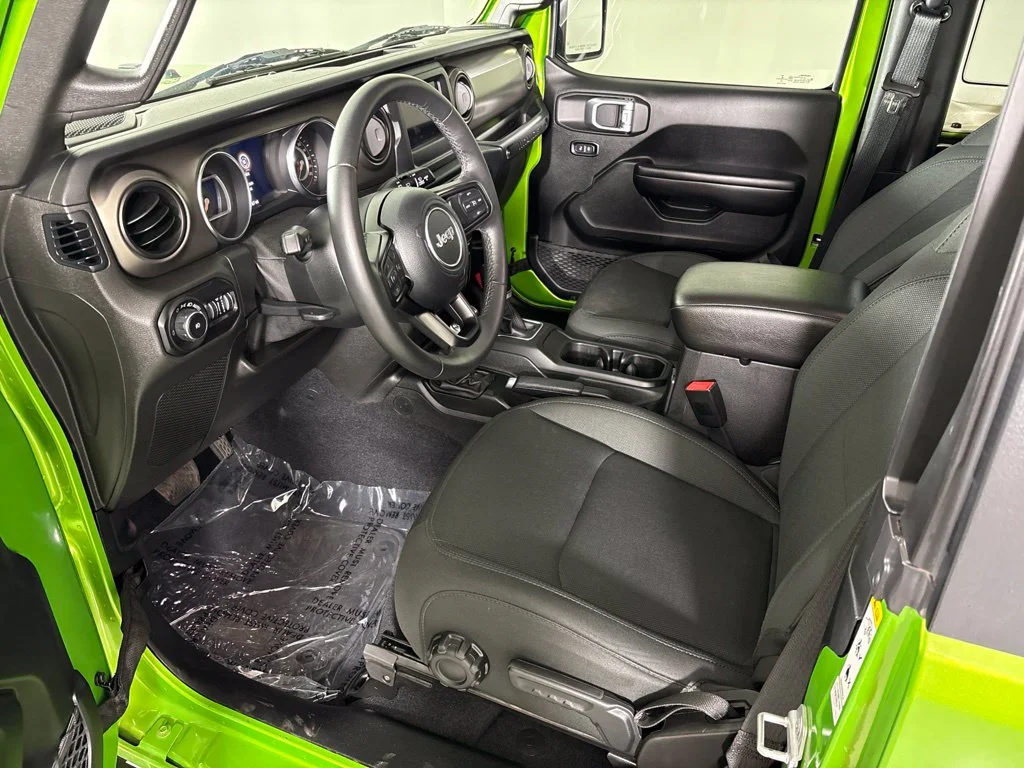 Used 2019 Green Jeep Sport S image 25