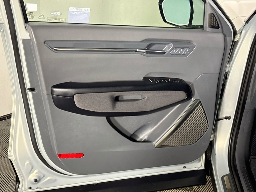 Used 2024 White Kia Land image 10