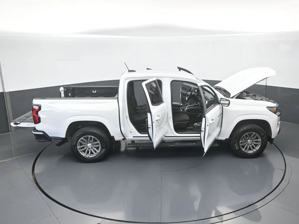 Used 2023 Summit White Chevrolet LT image 63