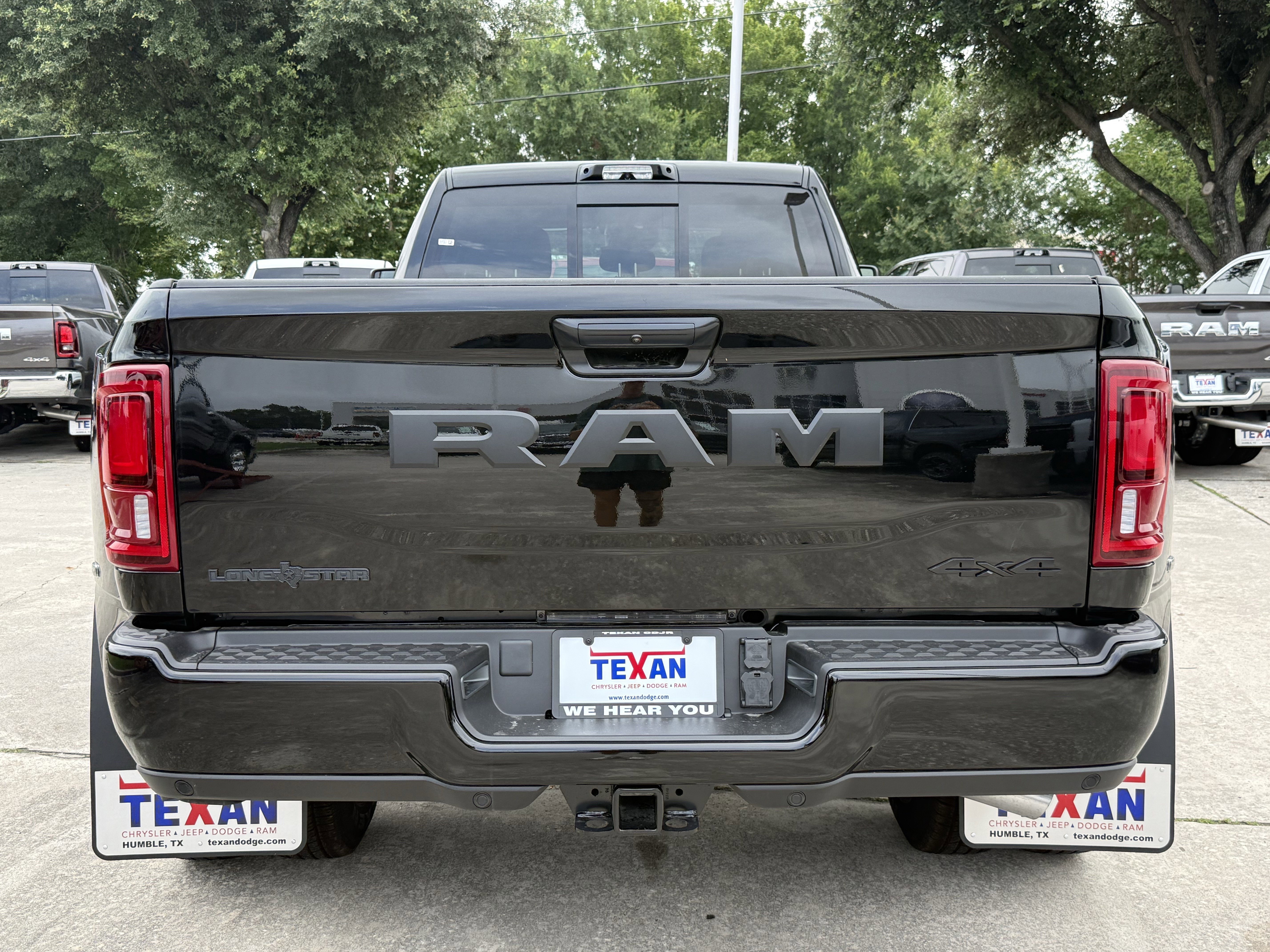 New 2026 Diamond Black Crystal Pearl-Coat Exterior Paint RAM Lone Star image 5