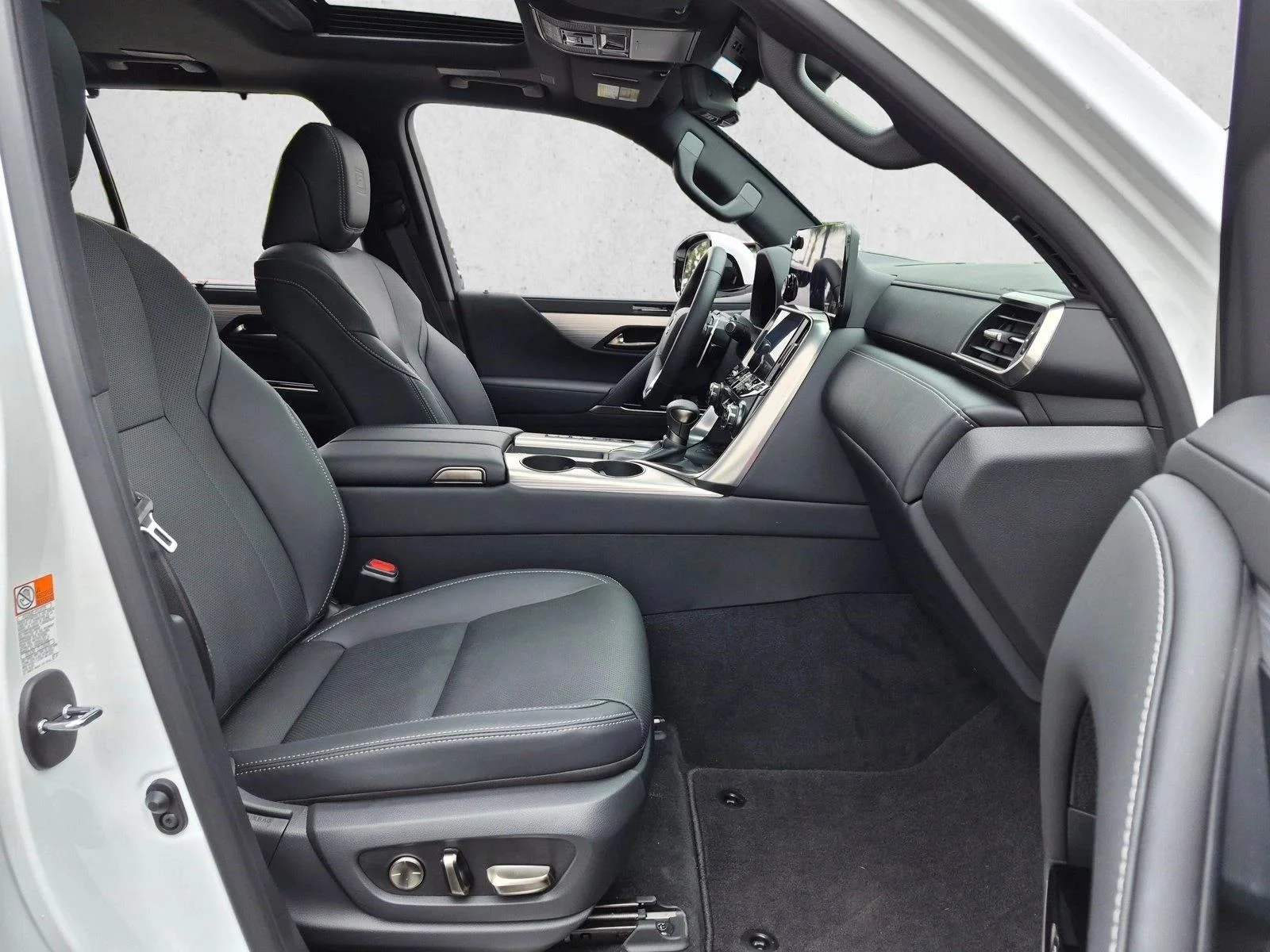 Used 2026 Ultra White Lexus LX 600 F SPORT Handling image 23