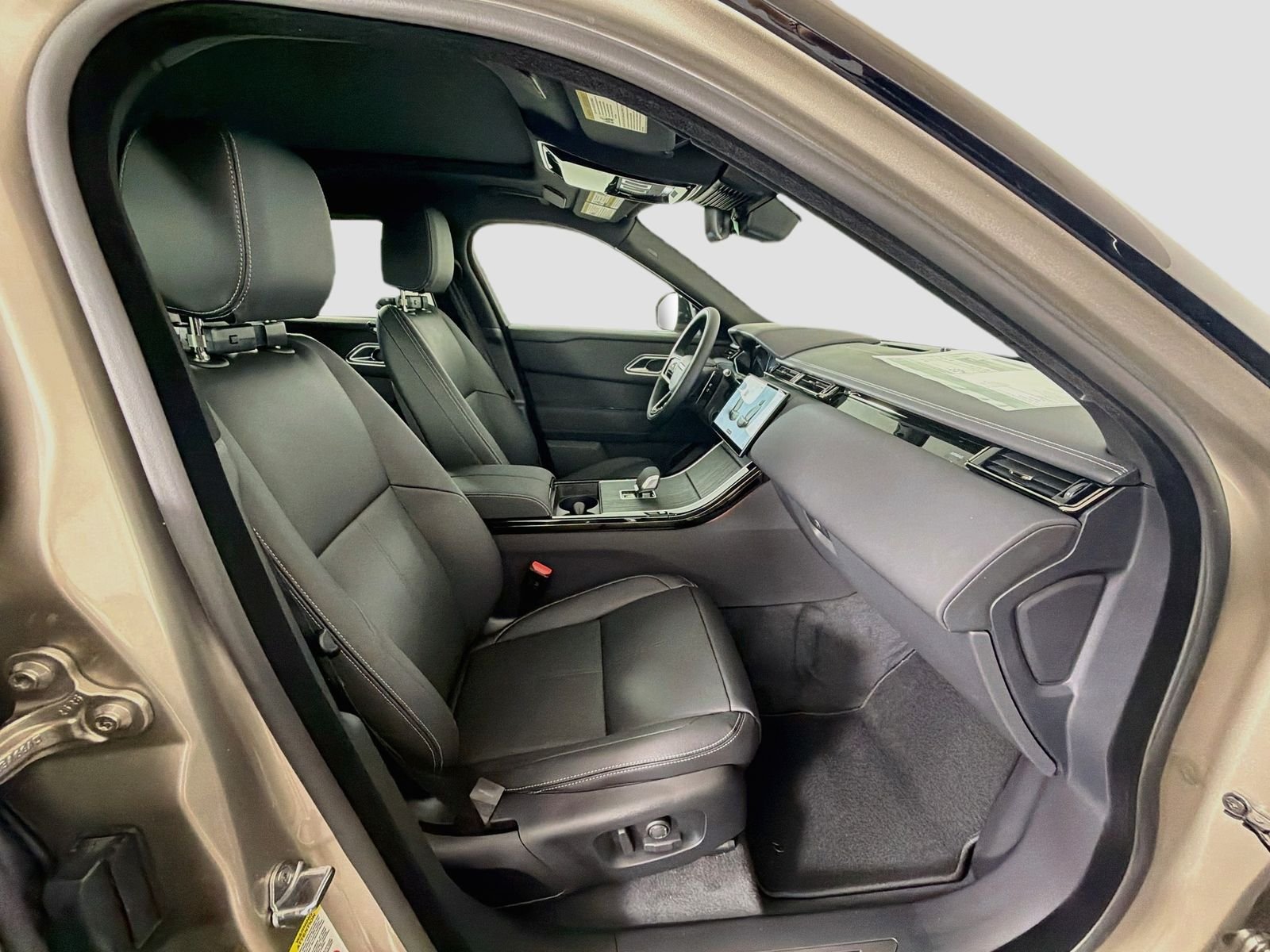 New 2026 Batumi Gold Land Rover Belgravia Edition image 32