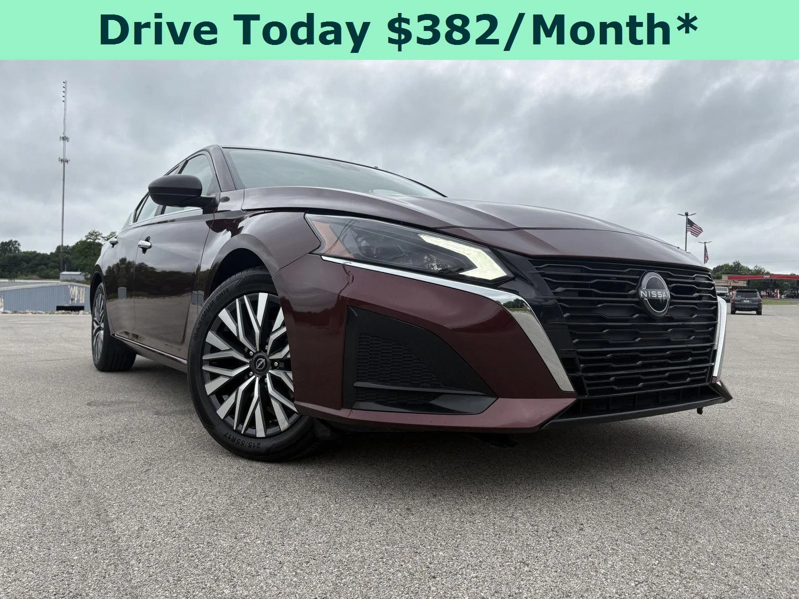 Used 2025 Garnet Pearl Metallic Nissan SV image 2