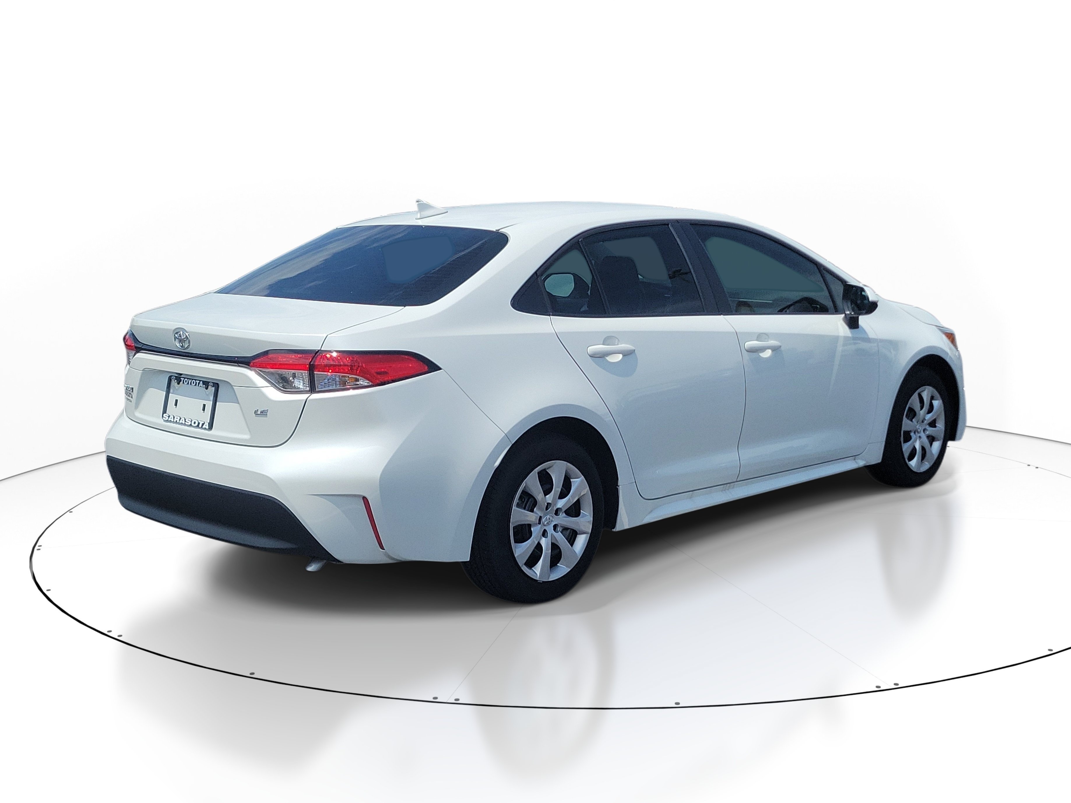 Used 2025 Pearl Toyota LE image 5