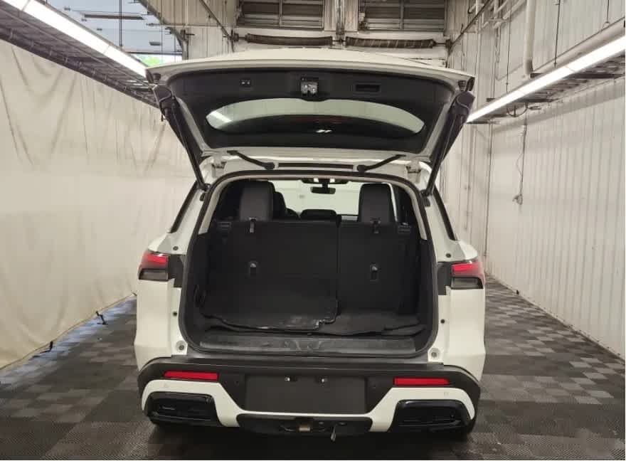 Used 2024 Majestic White INFINITI LUXE image 12