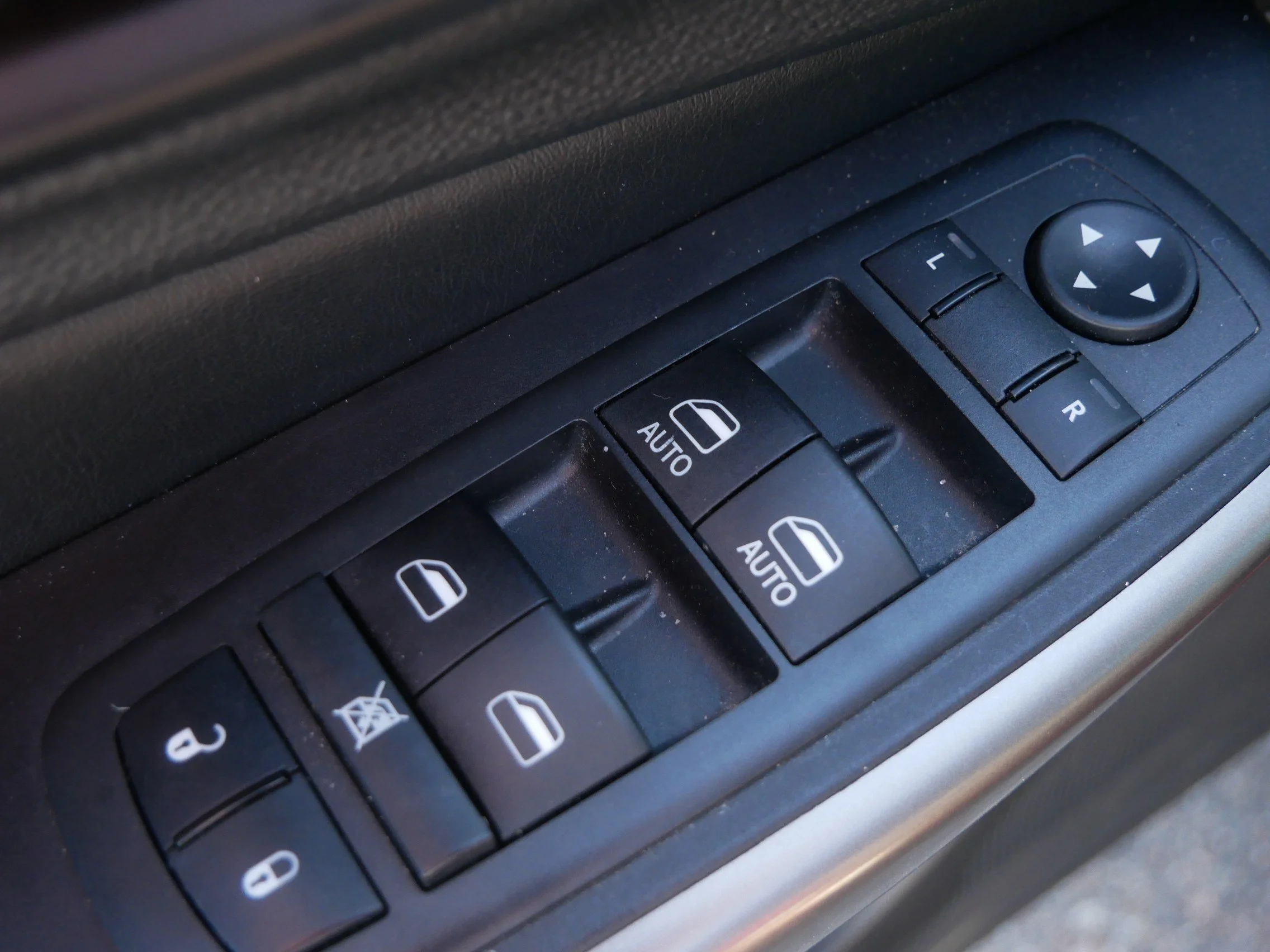 Used 2020 Velvet Red Pearlcoat Jeep Latitude Plus image 22