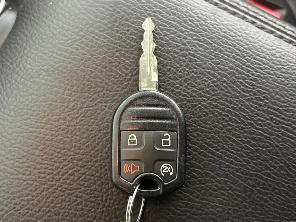 Used 2013 Red Ford Lariat image 34