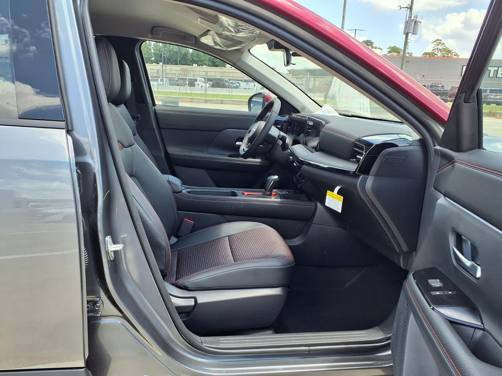 New 2026 Gun Metallic / Scarlet Ember Tintcoat Two-tone Nissan SR image 9