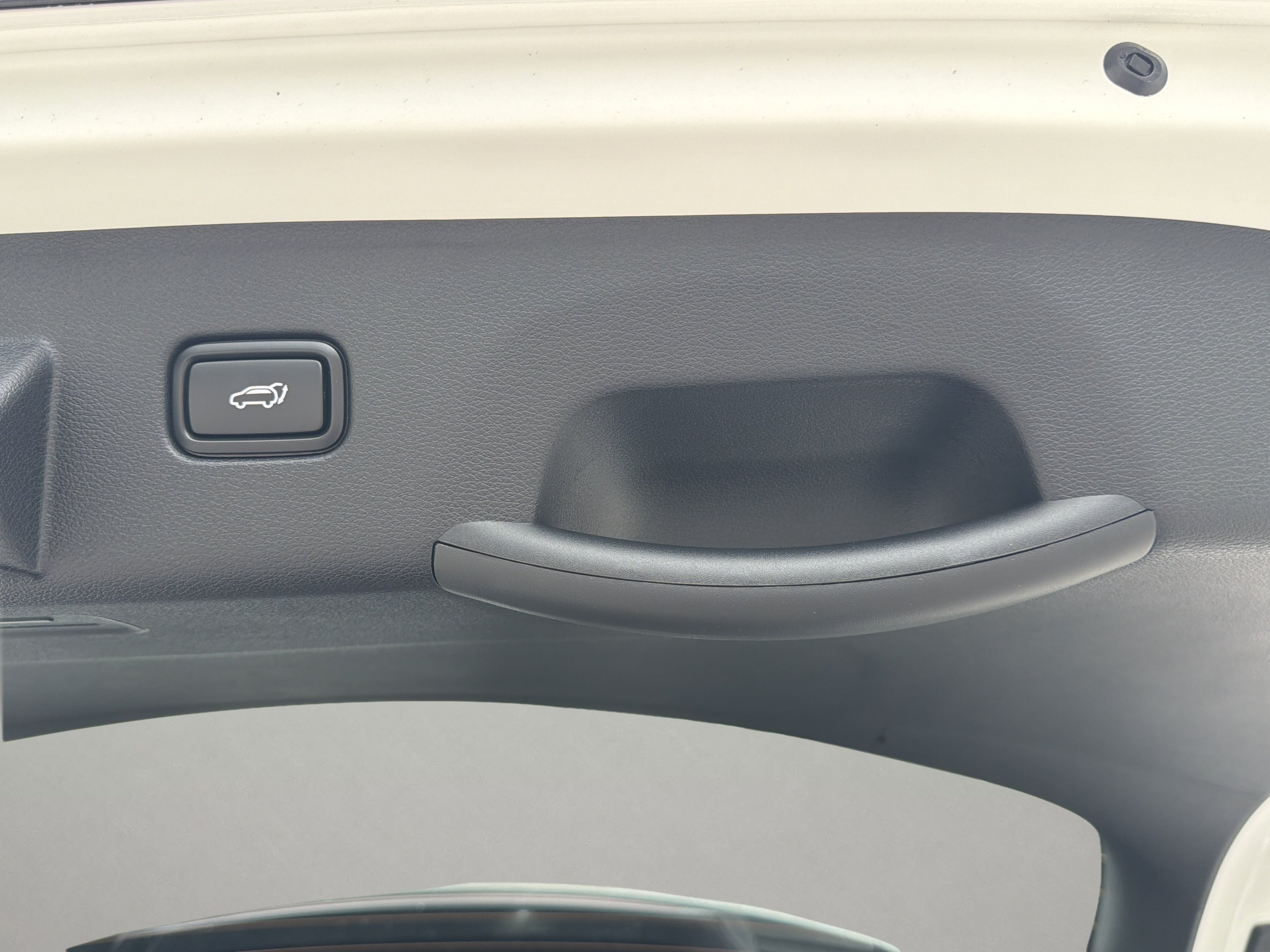 New 2027 Snow White Pearl Kia EX image 22
