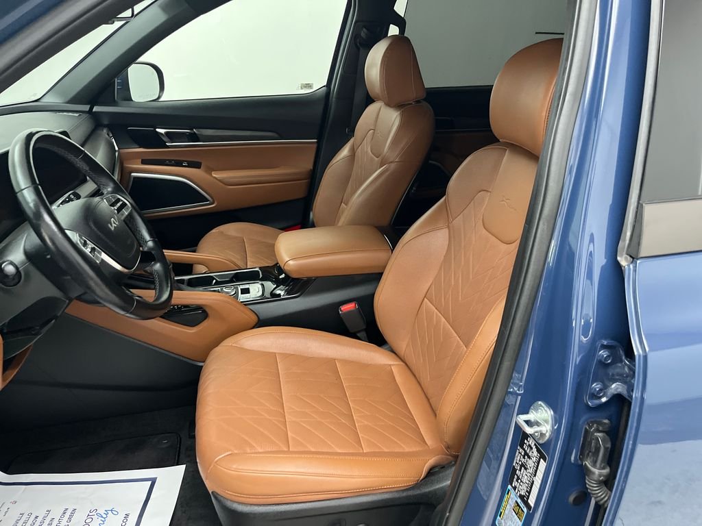 Used 2023 Black Kia EX X-Line image 13