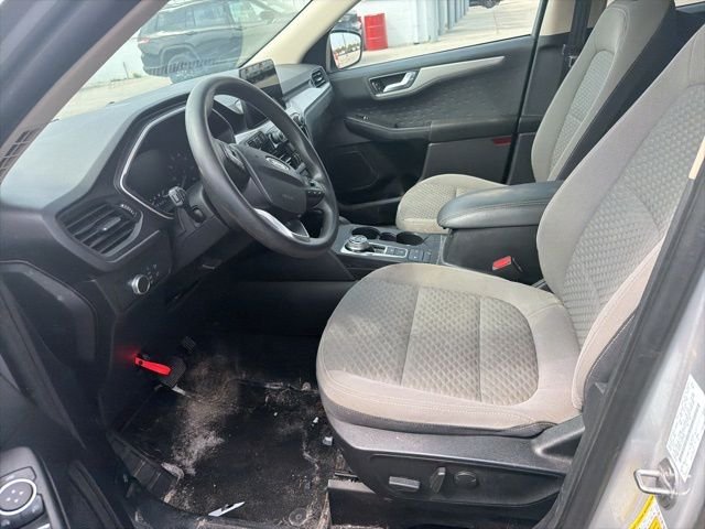 Used 2020 Silver Ford SE image 4