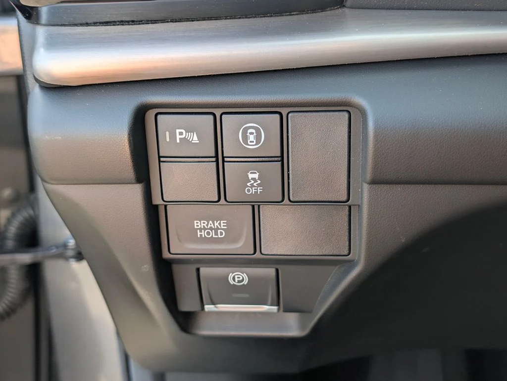 Used 2025  Acura Technology Package image 38