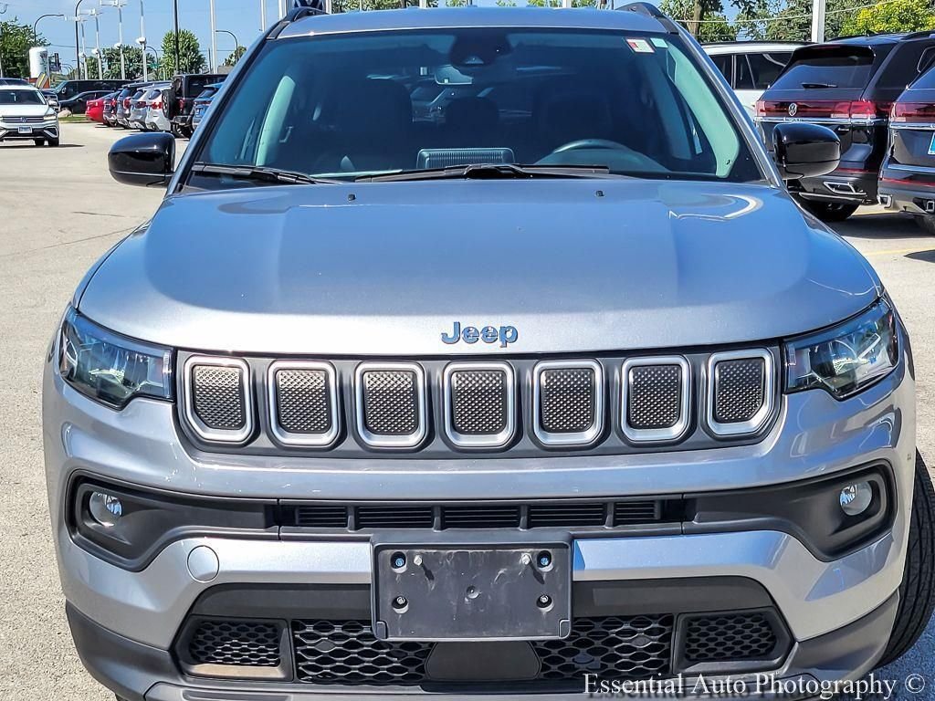Used 2022 Billet Silver Metallic Jeep Latitude image 2