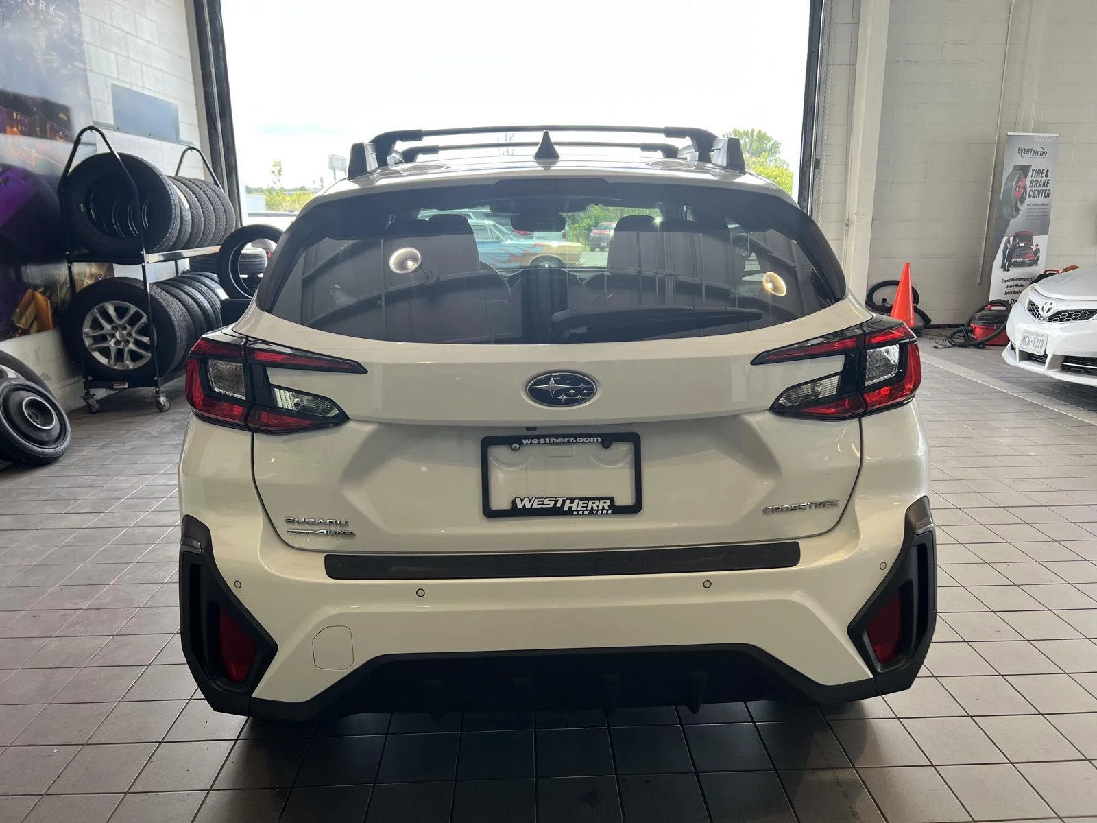 Used 2024 Crystal White Pearl Subaru Limited image 8